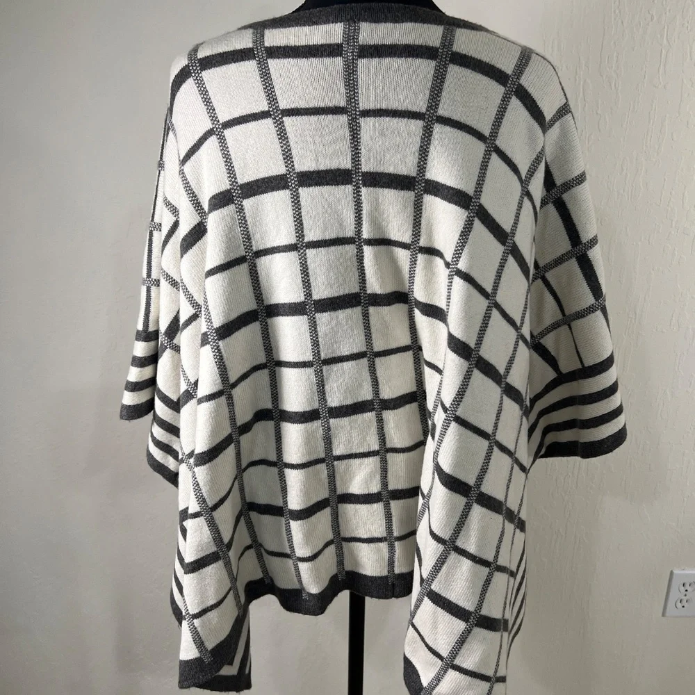 CAbi cream/grey plaid sweater‎ cardigan poncho XS/S
